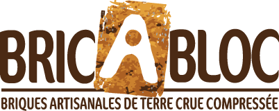 Logo de Bricabloc, fabricant de briques en terre crue compréssée