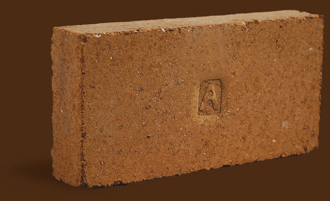 Brique en terre crue artisanale Bricabloc